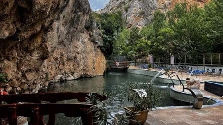 El balneario con aguas medicinales enclavado en un espectacular cañón en Zaragoza
