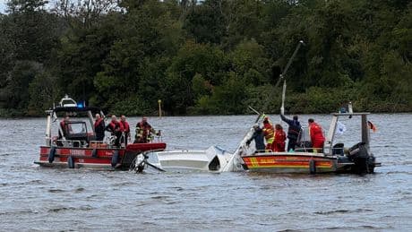Baldeneysee in Essen: Feuerwehr und DLRG retten zwei Personen aus Boot