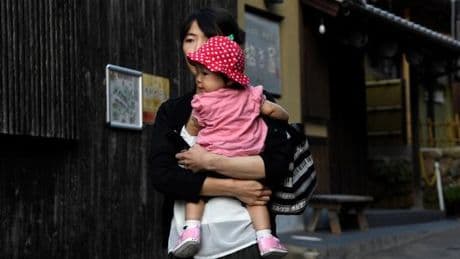 Le Japon passe sous la barre des 700 000 naissances annuelles, une première depuis la fin du XIXᵉ siècle