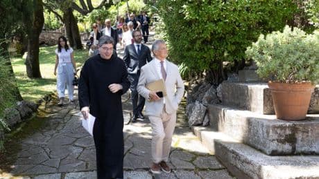 Montserrat y Peralada se alían para “peregrinar” con la cultura catalana a Roma