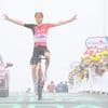 Arensman pakt bij Tour-debuut zege op Superbagnères, Pogacar wint prestigesprintje van Vingegaard