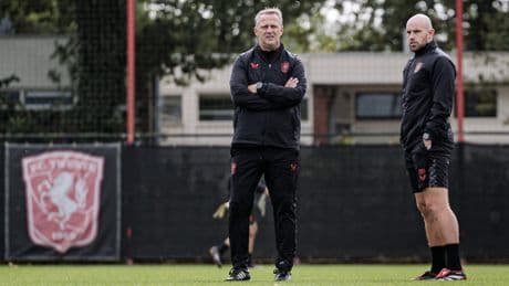 John van den Brom heeft nu even geen tijd om te golfen: ’We moeten FC Twente terug brengen naar waar het hoort’