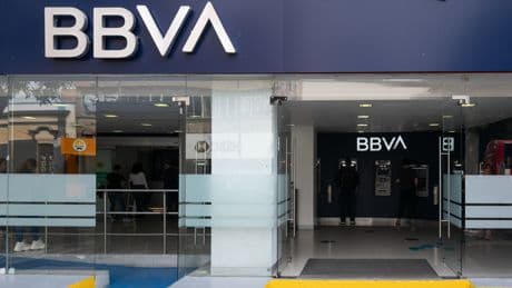 BBVA se suma a Santander y sube a 760 euros los premios para captar clientes