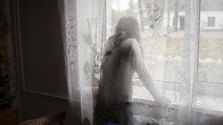 « Dans leur dos », de Haska Shyyan : la guerre en Ukraine depuis l’arrière