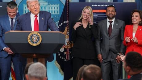 Trump asegura que quiere organizar una reunión entre Putin y Zelenski