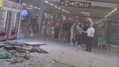In der Ankunftshalle - Decke von Mallorca-Flughafen stürzt teilweise ein