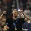 PSG. Le t-shirt porté par Luis Enrique en hommage à sa fille, Xana, en vente pour la bonne cause