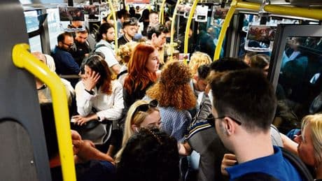 Büyükşehir belediyesinden toplu ulaşıma yüzde 25 zam! Otobüs, tramvay, metro, vapur, teleferik... İşte yeni tarife