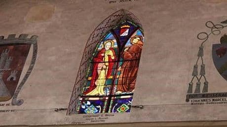 Que fait un vitrail du maréchal Pétain dans une église du Lot-et-Garonne ?