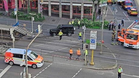 Automobilist die inreed op mensen in Stuttgart vrijgelaten