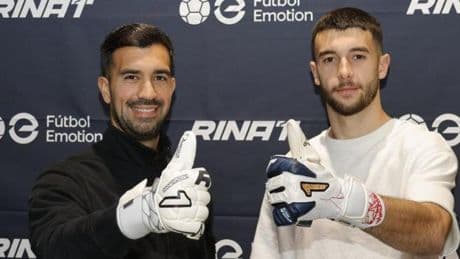 La marca de guantes de Joan Garcia ya le felicita por fichar por el Barça