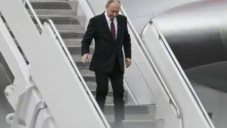 Vladimir Putin sparks health scrutiny as he limps off plane to meet Donald Trump