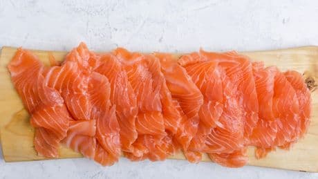 Bitterer Biss ins Brötchen: Stiftung Warentest findet Mängel bei Räucherlachs