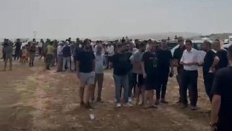 Sahiplerinin direndi ama fayda etmedi: Geldikleri gibi yıktılar