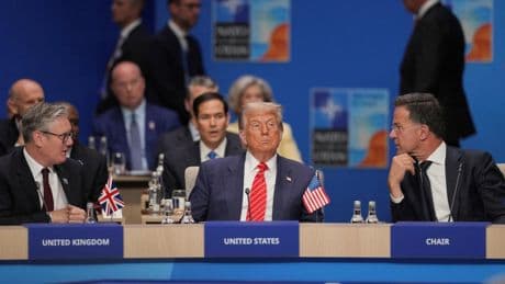Au sommet de l’Otan, Donald Trump impérial face à la docilité des Alliés