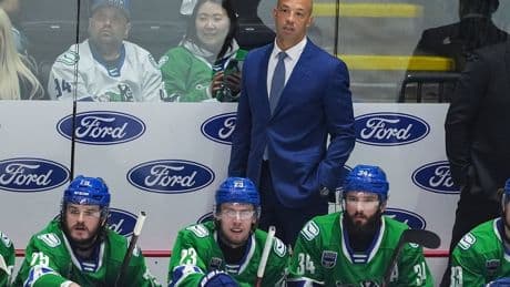Canucks extend AHL head coach Malhotra
