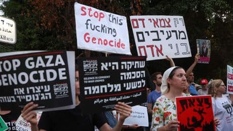 Condanna mondiale per i cinque giornalisti uccisi, ma Netanyahu: tragico incidente. Nuovi attacchi Idf a Gaza, 20 morti