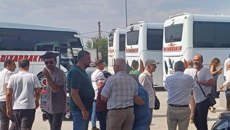 PKK'nin silah bırakma töreni yarın: Diyarbakır'dan heyet yola çıktı