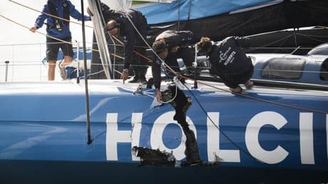 Groot gat in romp Ocean Race-boot kapitein Kuiper net op tijd dicht: 'Race tegen klok'