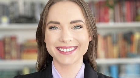 Emorie Beck, psicóloga: "No hay nada malo en buscar la felicidad de modo diferente a los demás, no eres culpable de tu malestar"