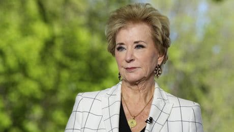 Linda McMahon, la mujer y 'La Bestia' en el odio a Harvard