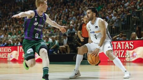 El Madrid mata las semifinales ante Unicaja en Málaga y se cita con el Valencia Basket en la final