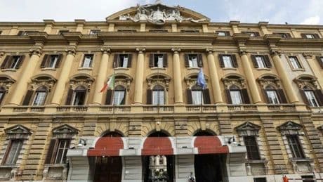 Spread sotto quota 100: torna ai livelli del 2021. Piazza Affari ai massimi