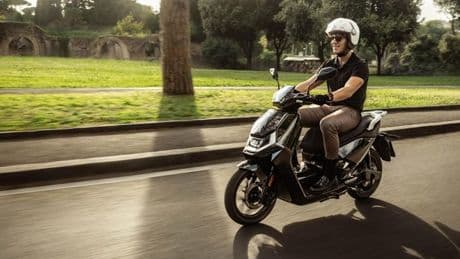 5 consejos clave para viajar en moto eléctrica este verano