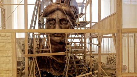 Arrivée il y a 140 ans à New York, la statue de la Liberté n’a pas totalement quitté Paris