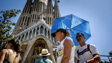 Encuesta: ¿El turismo ha tocado techo en Barcelona?