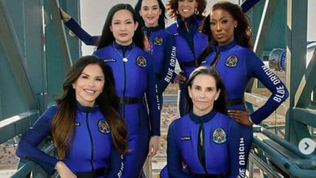 Il lancio, il volo e il bacio alla terra: viaggetto spaziale di lady Bezos & C