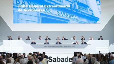 El 99,6% de los accionistas de Sabadell vota a favor de la venta de TSB a Santander en la recta final de la opa de BBVA