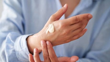 Rückruf von beliebter Creme: Bei Nutzung können schwere Nierenschäden drohen