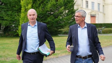 Landesregierung Brandenburg: Ex-Regierungssprecher Engels übt Kritik an Staatskanzlei