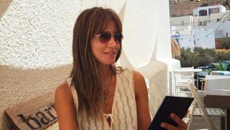 El diminuto pueblo arabesco de Almería donde veranea Isabel Jiménez, con poco más de 400 habitantes y una noria del siglo XVI: “Es uno de los monumentos más visitados de Cabo de Gata”