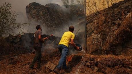 Incendies au Portugal : un premier mort dans l’est du pays, annonce le président de la République