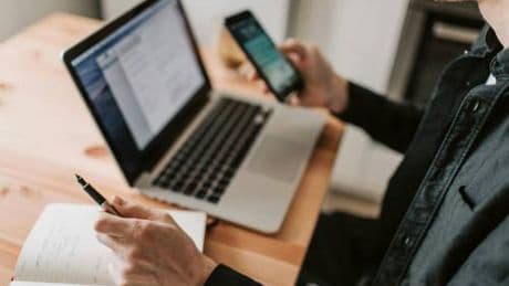Boom di truffe online nel turismo, come proteggersi dal phishing estivo