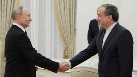 Putin recibe en el Kremlin al ministro de Exteriores iraní para hablar del programa nuclear