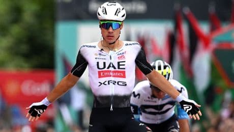Veelbesproken Ayuso wint weer in Vuelta, waar het na tumult in Bilbao rustig blijft