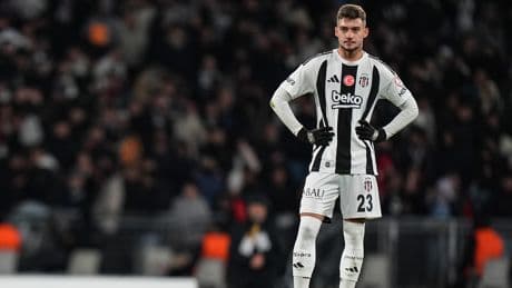 Trabzonspor, Beşiktaş'tan Ernest Muçi'yi kadrosuna katmaya çok yakın