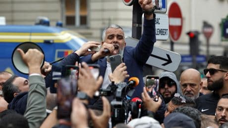 Les taxis maintiennent leur mobilisation, malgré les promesses de François Bayrou