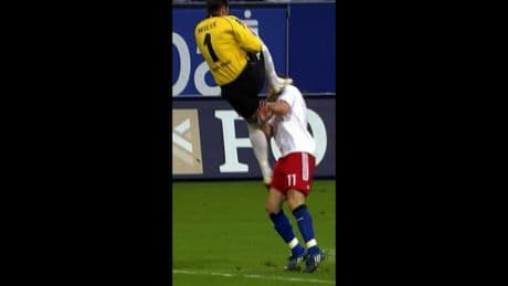 Ein Klassiker von 2008 - Wiese mit Kung-Fu-Tritt gegen Olic