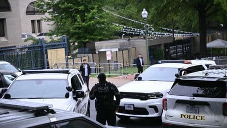 La Fiscalía acusa de asesinato al sospechoso de matar a los dos empleados de la embajada israelí en EEUU y sopesa pedir la pena de muerte