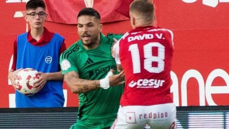 El Nàstic se impone el Murcia (0-1) y sigue soñando con el ascenso