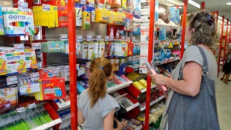 Fournitures scolaires: les prix en baisse sur un an