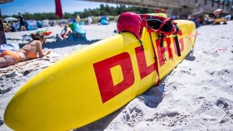 Sorge in Prerow: Eisverkäufer nach Bad in Ostsee vermisst