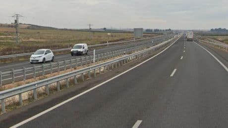 Muere un niño de unos cinco años en un accidente de tráfico entre dos turismos en la A-68 en la Cartuja Baja (Zaragoza)