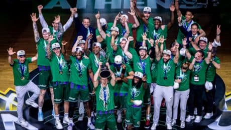 67-83: El Unicaja reina en Atenas y levanta su segunda Champions