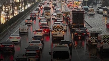 Yağmur İstanbul trafiğini kilitledi! Yoğunluk yüzde 80'i gördü