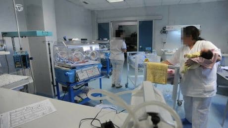 Le culle vuote cambiano il volto della Pa: insegnanti in calo, ma più dottori